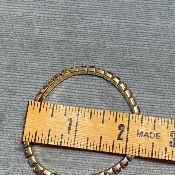 Vintage goldtone stretch bracelet with purple & pink gemstone on square settings - Picture 4 of 6